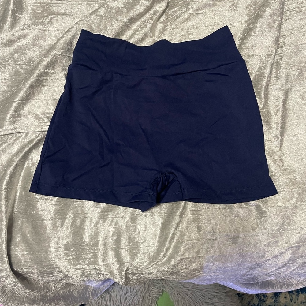 V back high waisted butt scrunch cargo shorts in navy blue